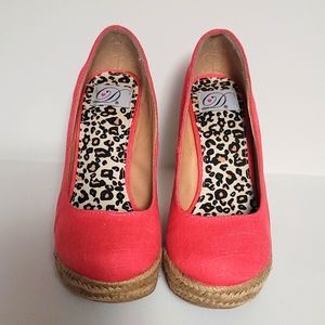 Coral Linen Round Toe Canvas Wedge Sz 7